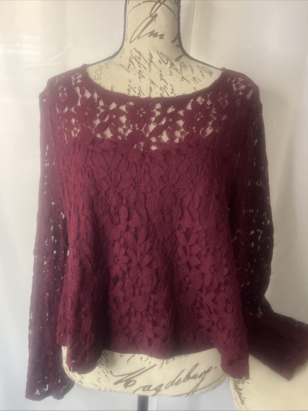 Eyeshadow Blouse Lace Long Bell Sleeves Burgundy Women’s Size Large